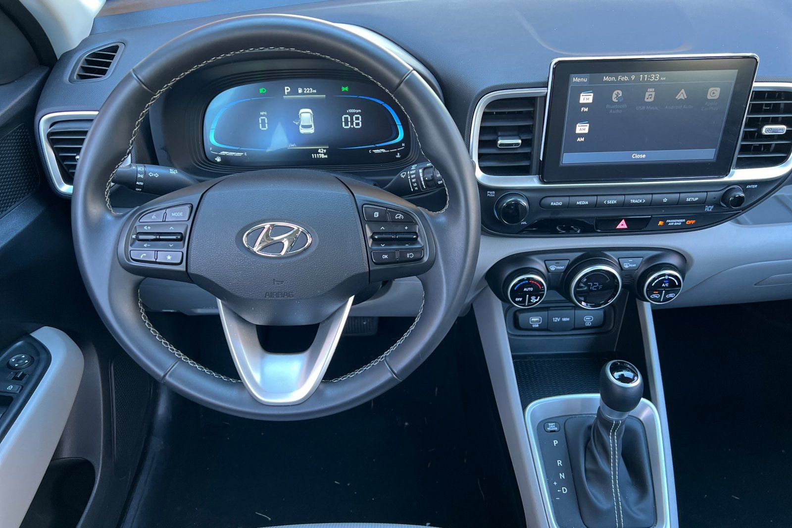 Certified 2025 Hyundai Venue SEL image 19