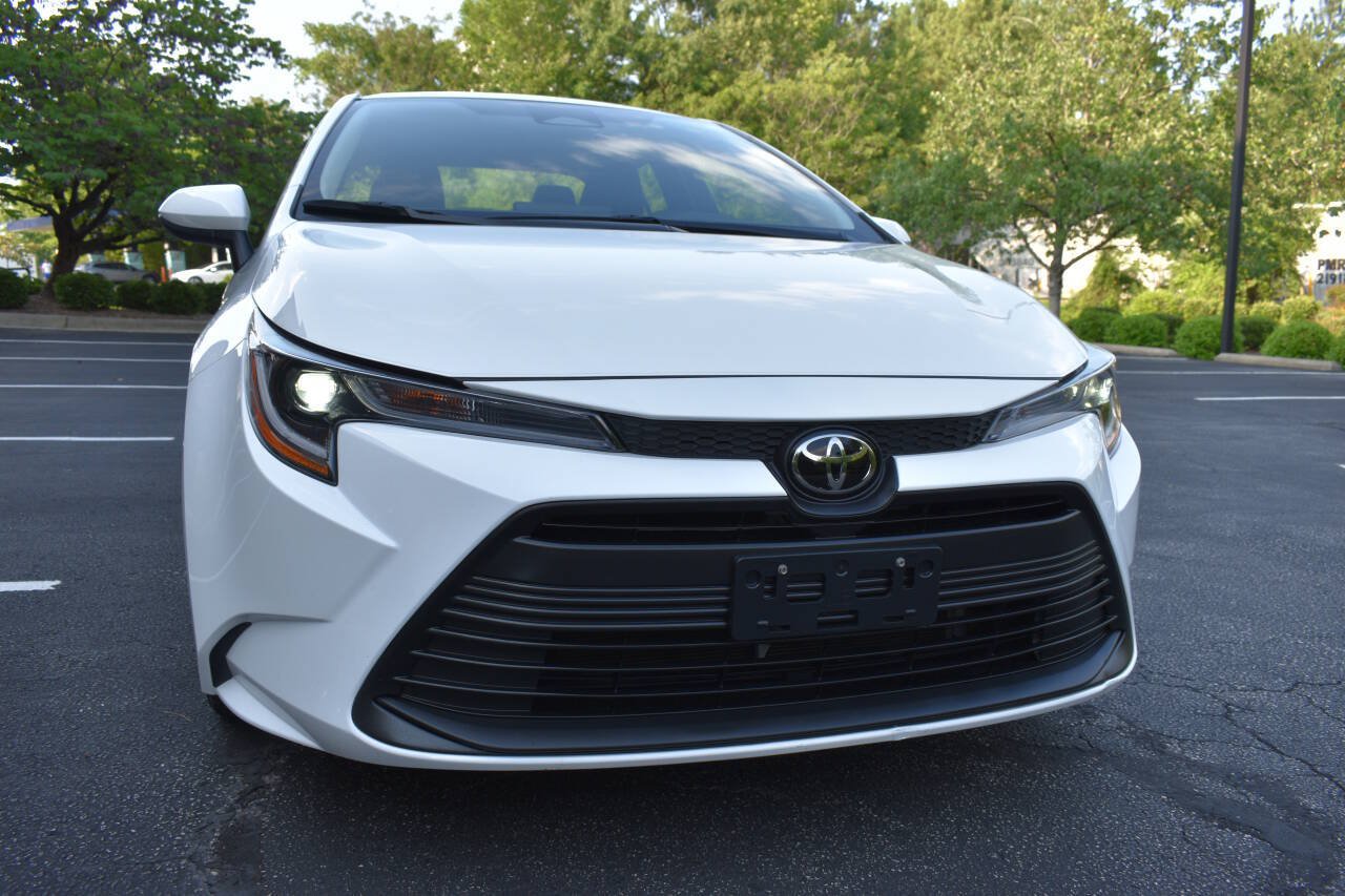 Used 2025 Toyota Corolla LE FWD image 39