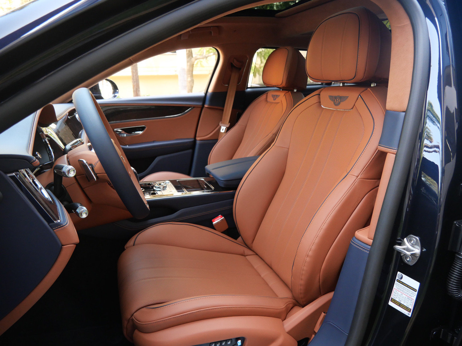 New 2026 Bentley Flying Spur V8 AWD/4WD image 11