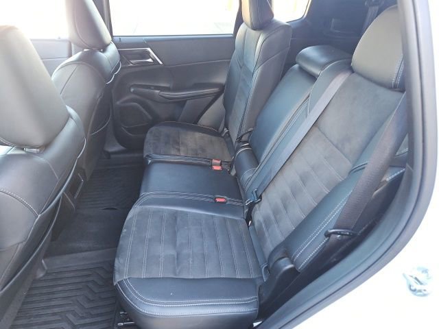 Used 2024 Mitsubishi Outlander SE Black Edition image 22