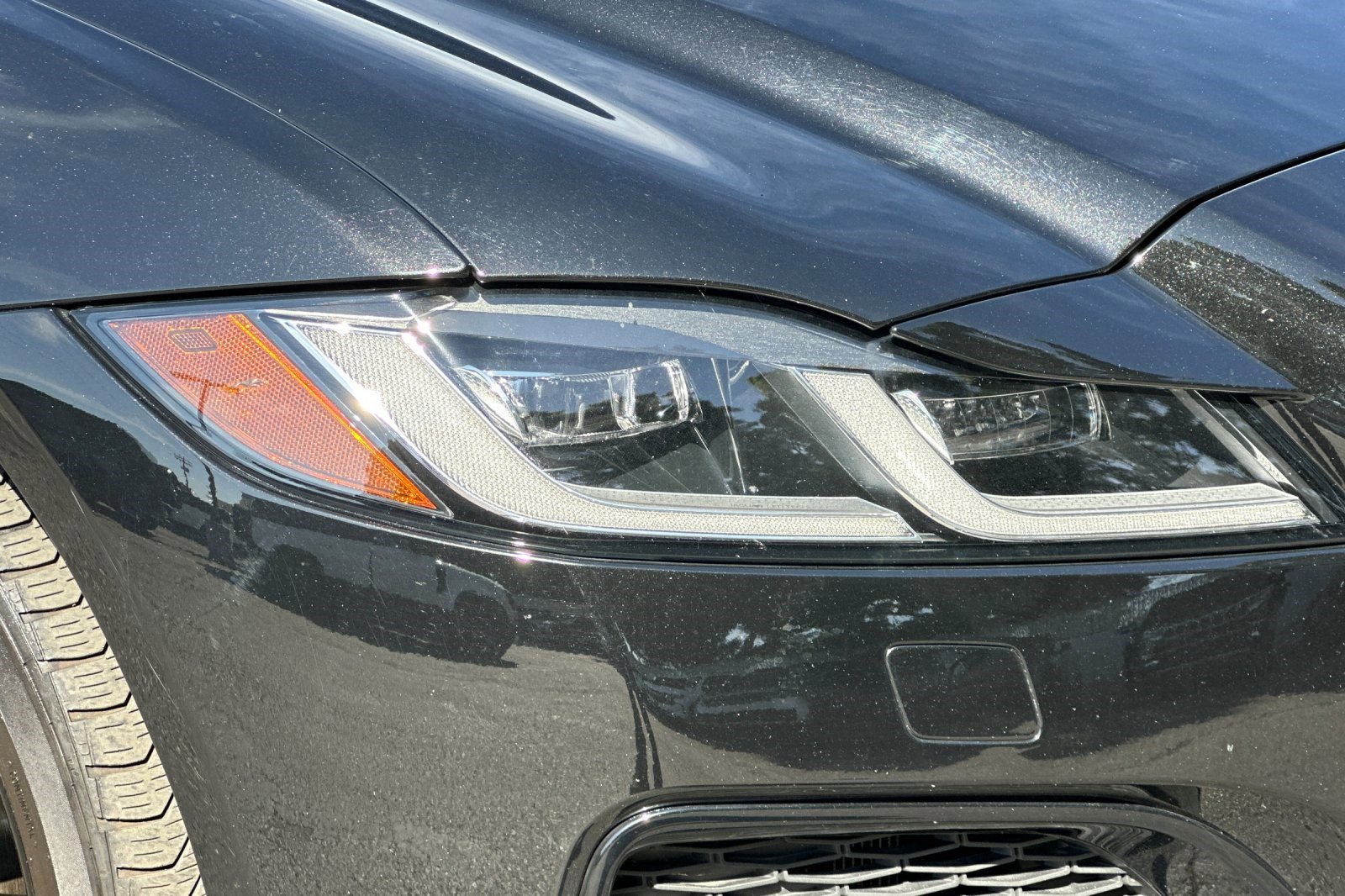 Used 2022 Jaguar XF R-Dynamic SE image 12