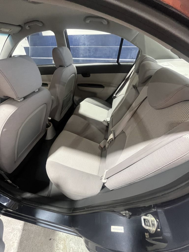 Used 2009 Hyundai Accent GLS w/ Premium Pkg 6 image 7