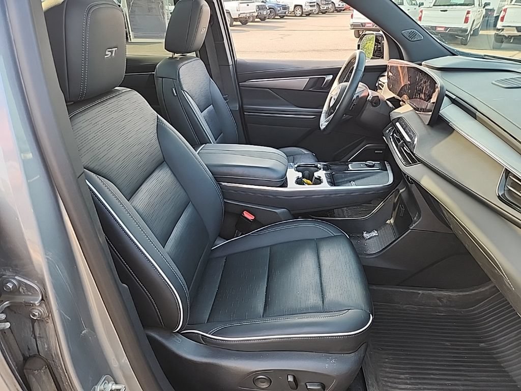 Certified 2025 Buick Enclave Sport Touring w/ Power Package AWD/4WD image 48