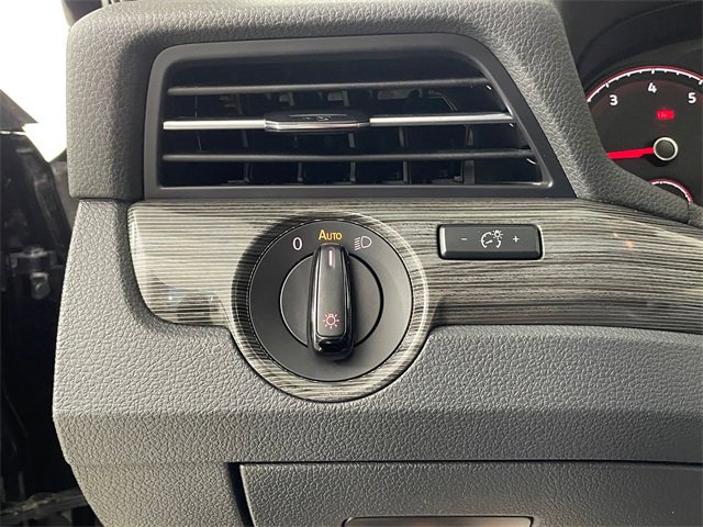 Used 2020 Volkswagen Passat 2.0T R-Line image 14