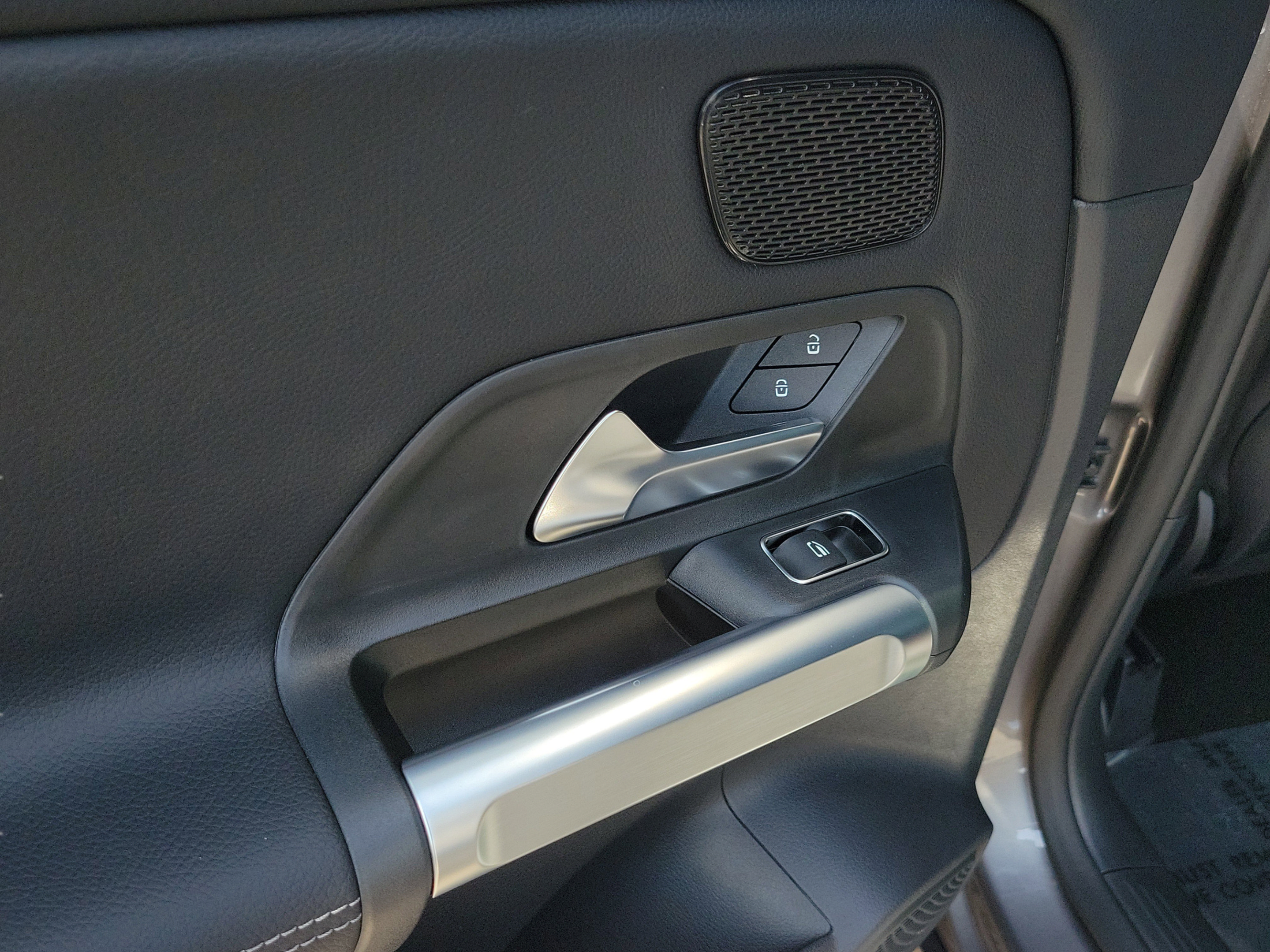 Used 2026 Mercedes-Benz GLB 250 w/ Exclusive Package image 8