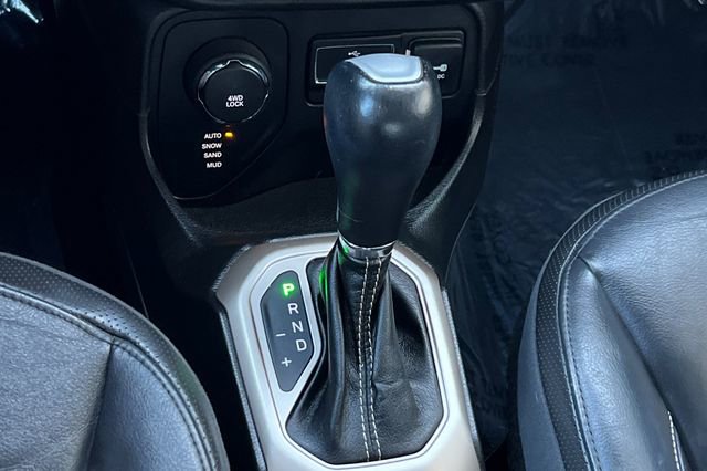 Used 2017 Jeep Renegade Limited image 27