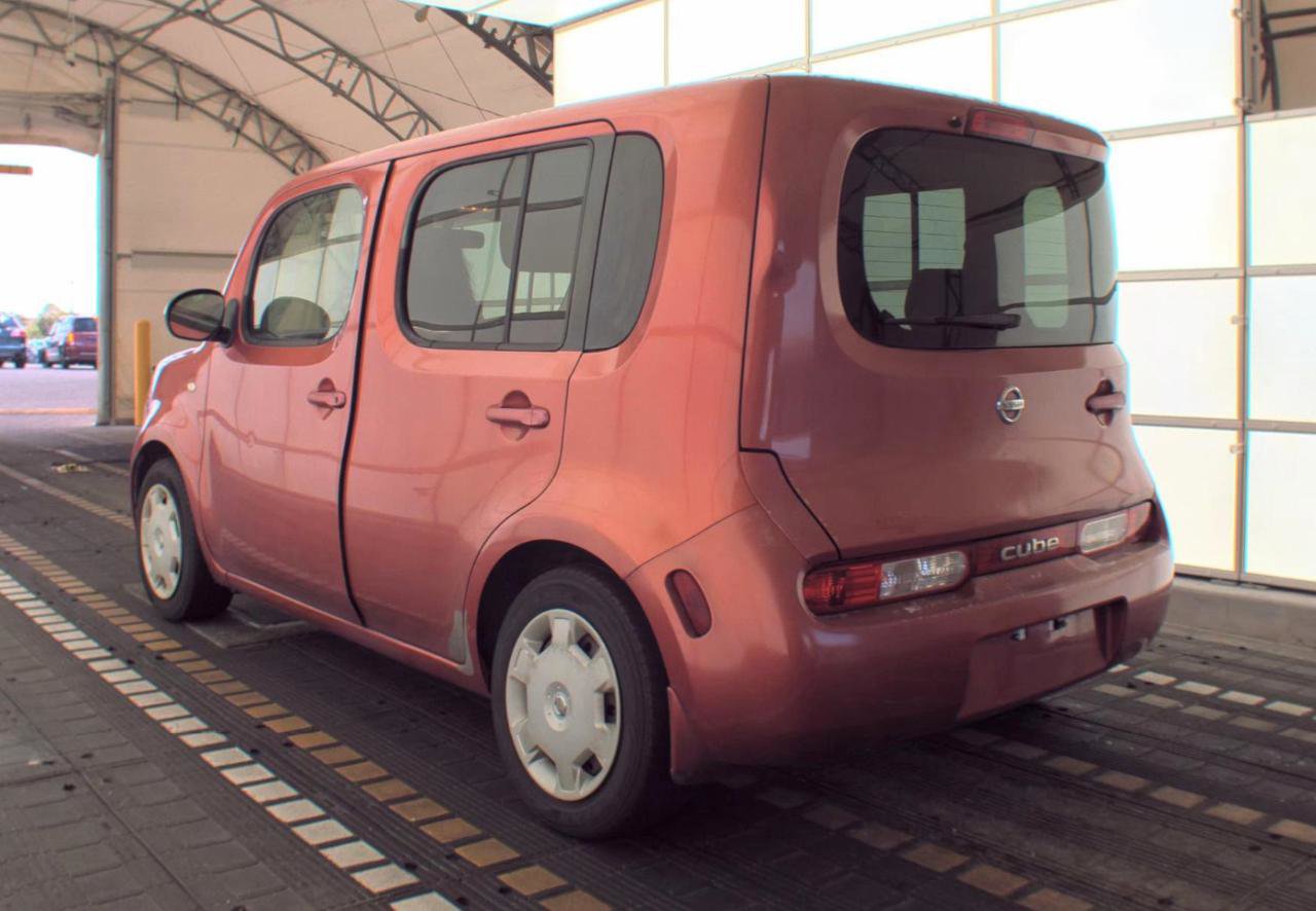 Used 2011 Nissan Cube 1.8 S w/ Interior Designer Pkg FWD image 8