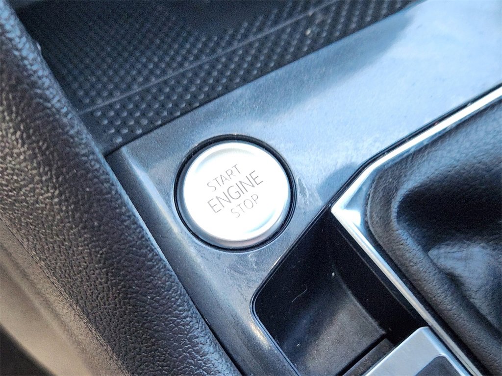 Used 2022 Volkswagen Tiguan SE R-Line image 15