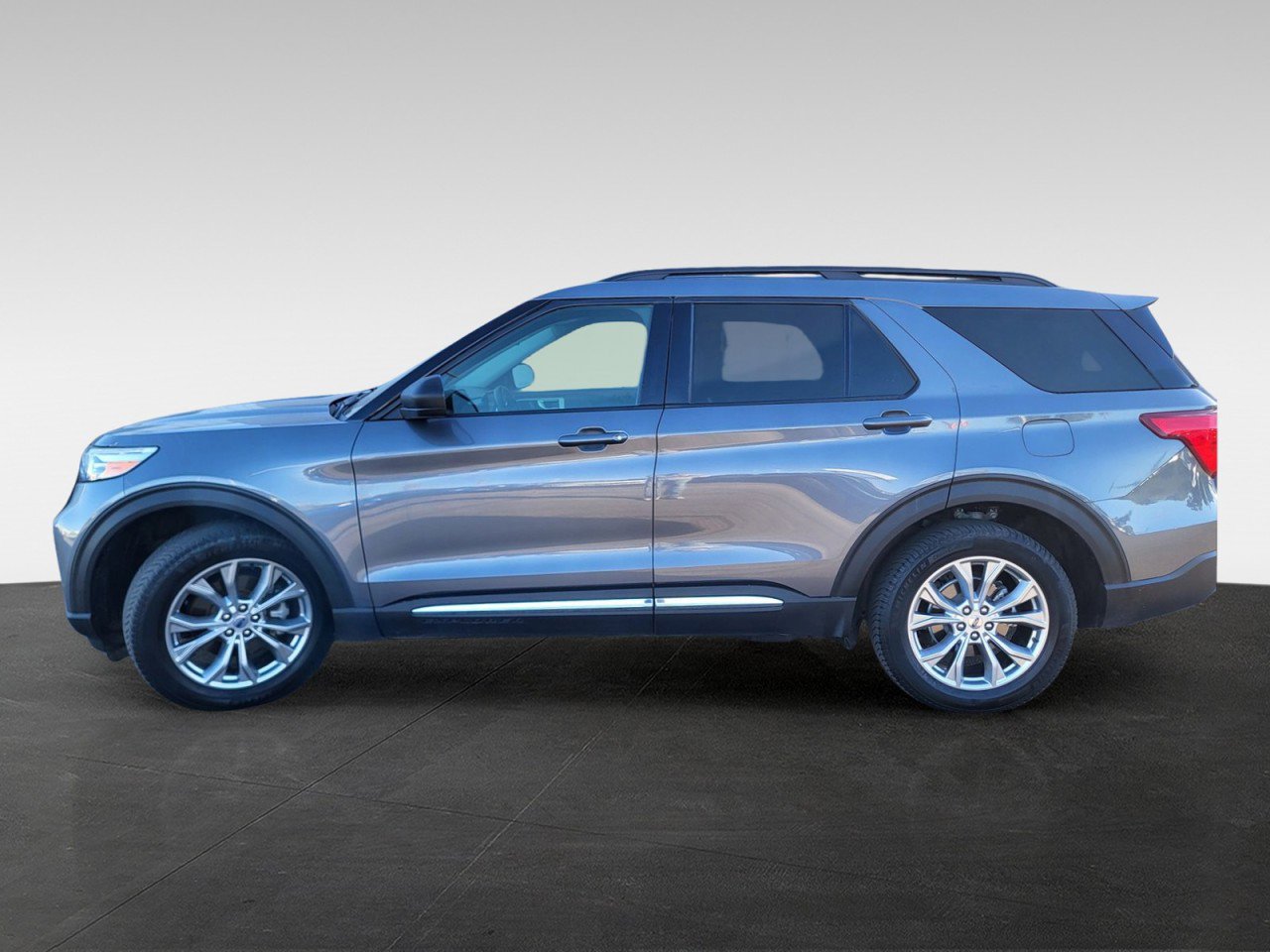 Used 2021 Ford Explorer XLT w/ Equipment Group 202A image 8