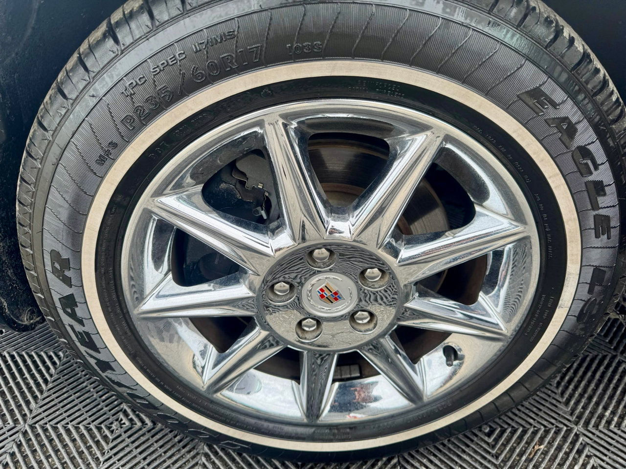 Used 2011 Cadillac DTS Limousine image 44