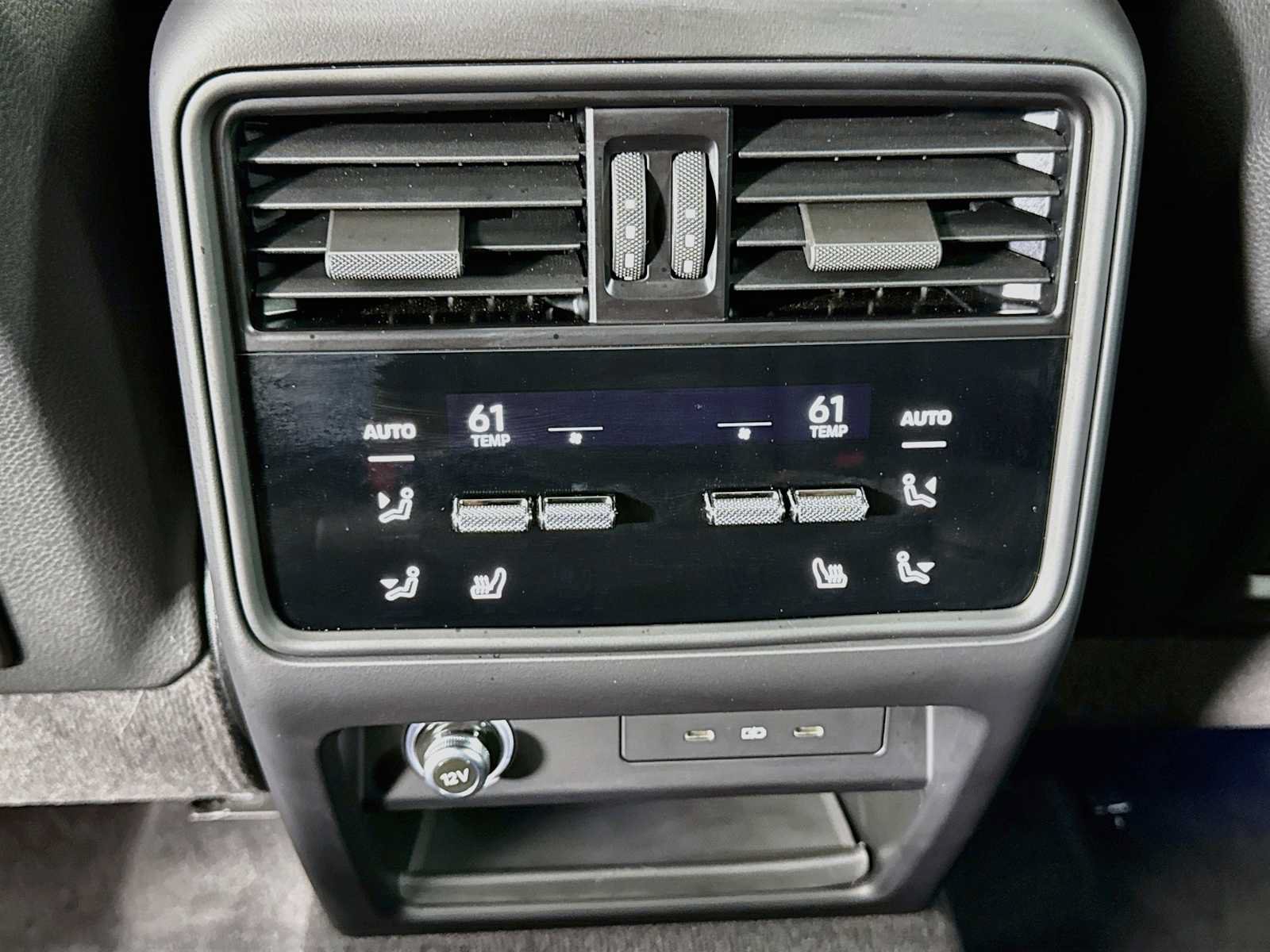 Certified 2025 Porsche Cayenne AWD/4WD image 26