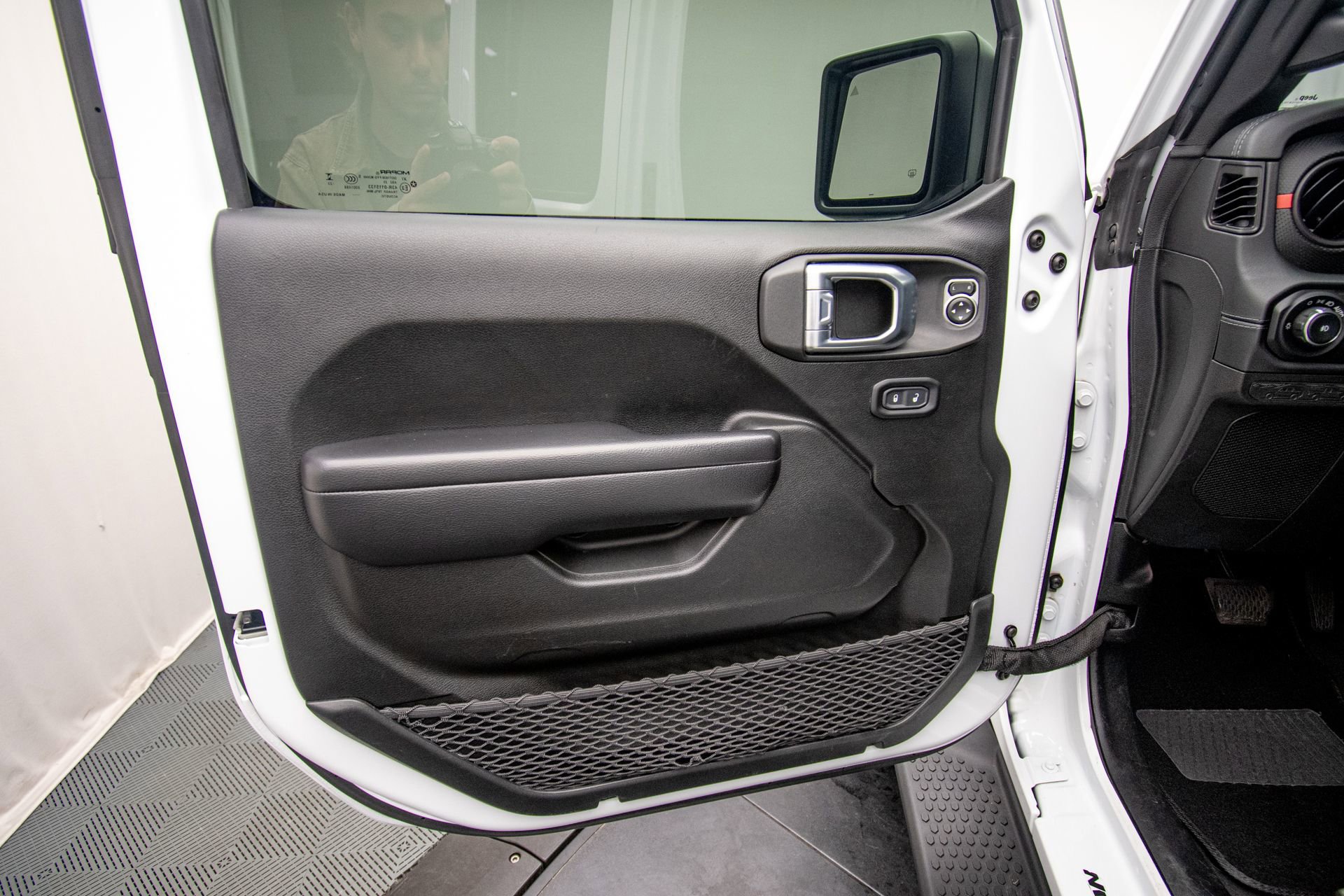 Used 2024 Jeep Wrangler Unlimited Rubicon AWD/4WD image 29