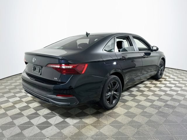 Used 2023 Volkswagen Jetta SE FWD image 3