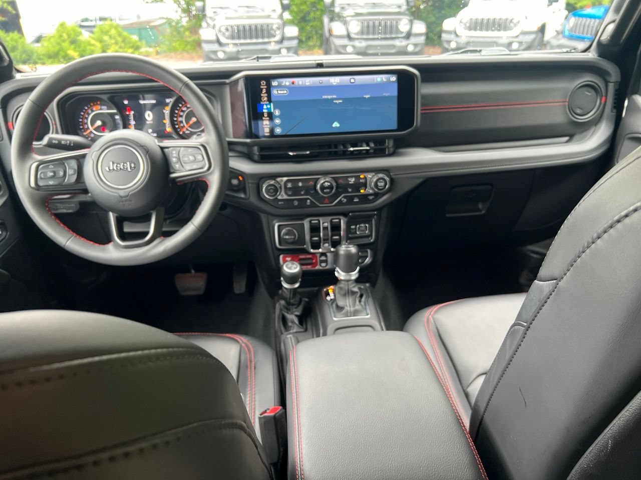 Used 2024 Jeep Wrangler Unlimited Rubicon AWD/4WD image 17