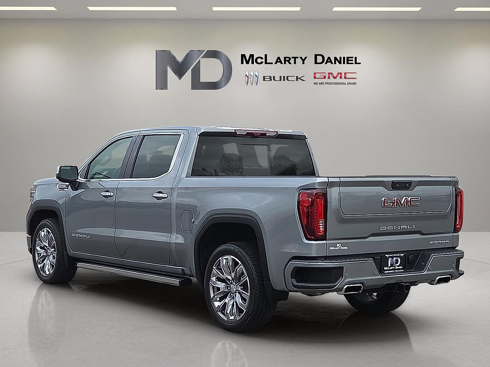 Certified 2023 GMC Sierra 1500 Denali w/ Denali Reserve Package AWD/4WD image 4