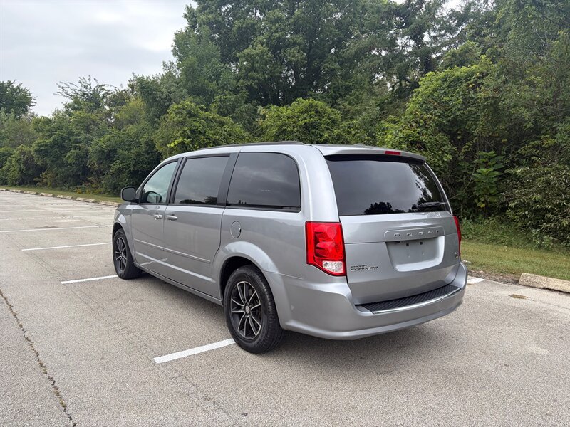 Used 2018 Dodge Grand Caravan GT FWD image 3