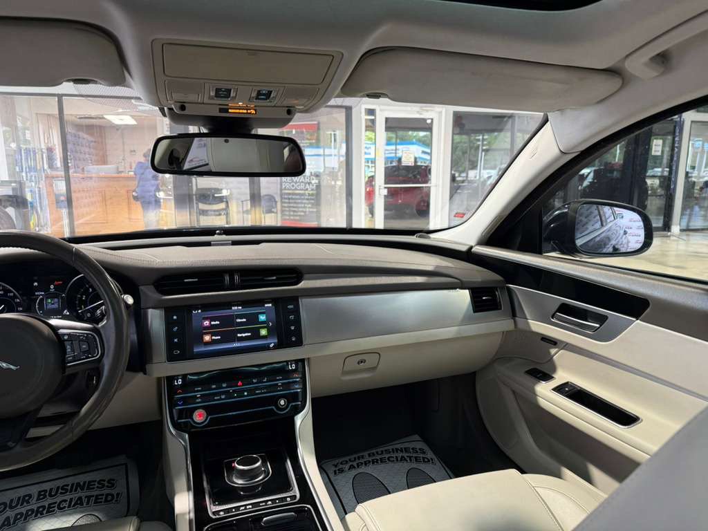 Used 2018 Jaguar XF Premium AWD/4WD image 25