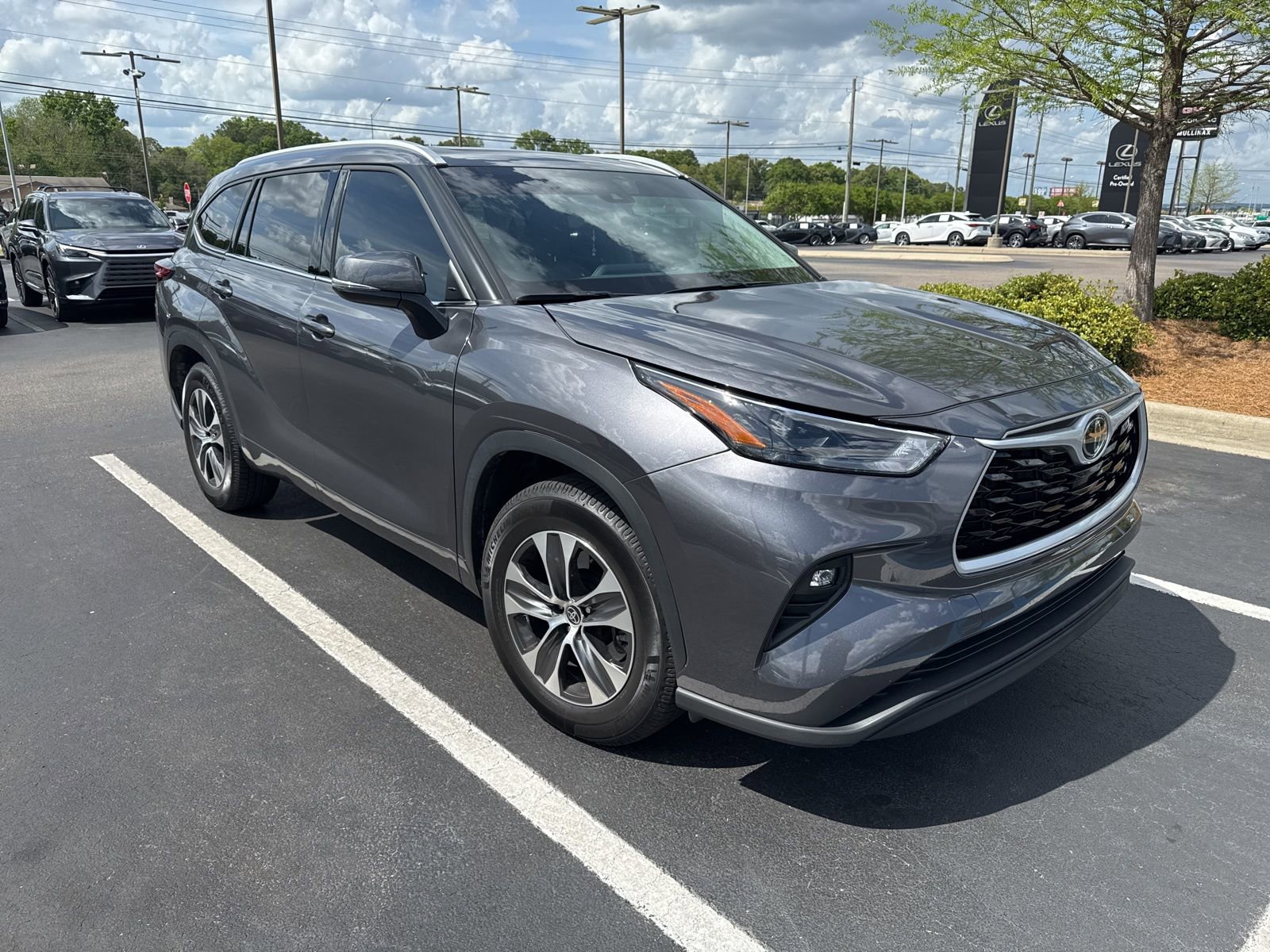 Used 2022 Toyota Highlander XLE