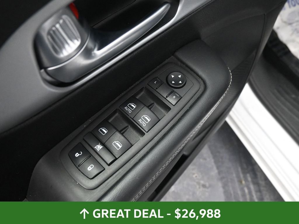 Used 2024 Chrysler Pacifica Select image 31