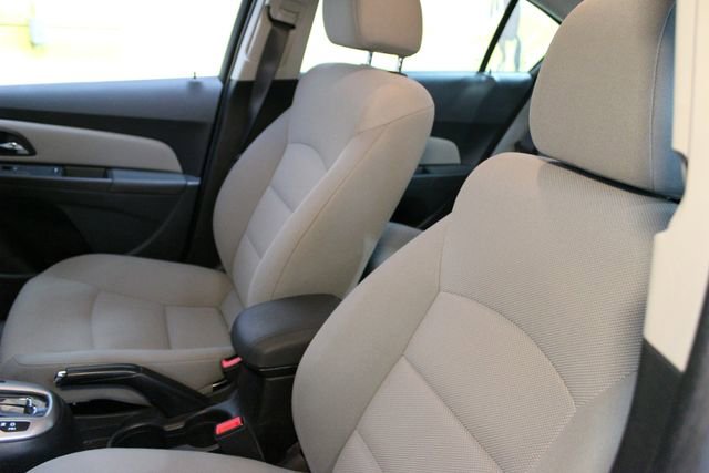 Used 2015 Chevrolet Cruze LT FWD image 16