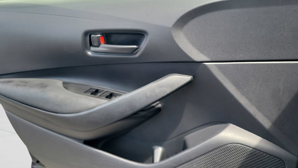 Used 2022 Toyota Corolla LE FWD image 22