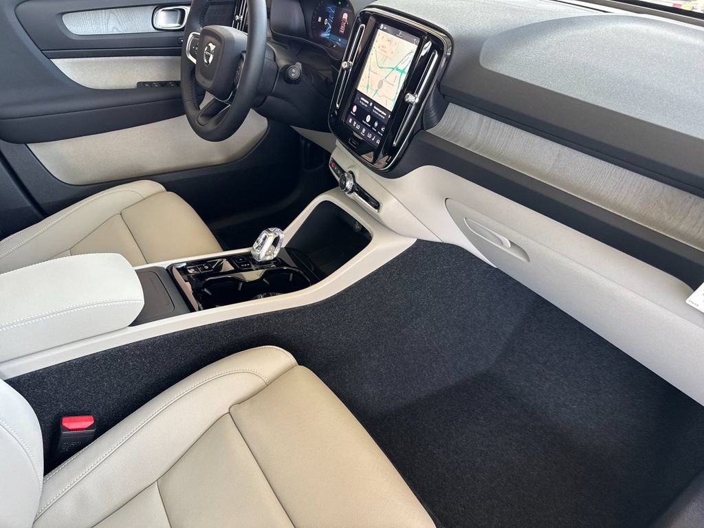 New 2026 Volvo XC40 B5 Plus w/ Protection Package Premier AWD/4WD image 15