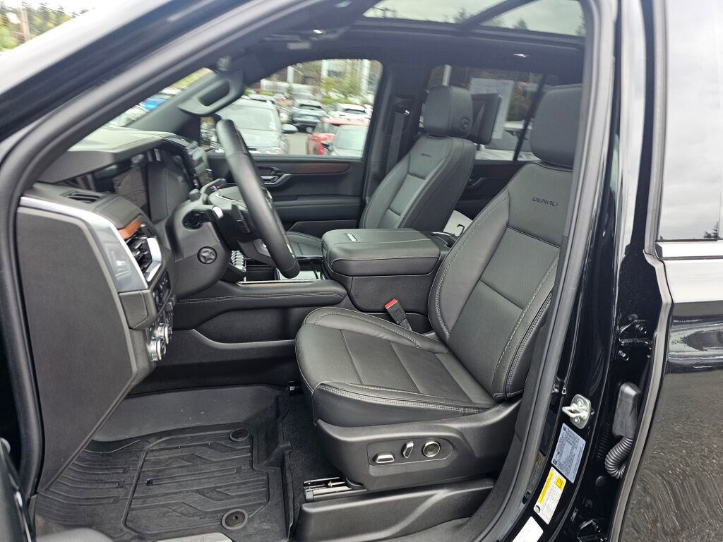 Used 2025 GMC Yukon Denali w/ Denali Reserve Package AWD/4WD image 22