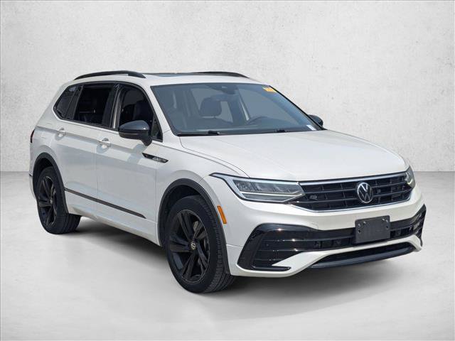 Used 2024 Volkswagen Tiguan SE R-Line FWD image 3