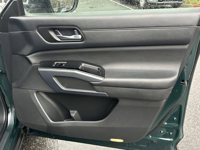 Used 2022 Nissan Pathfinder SL w/ SL Black Package image 16