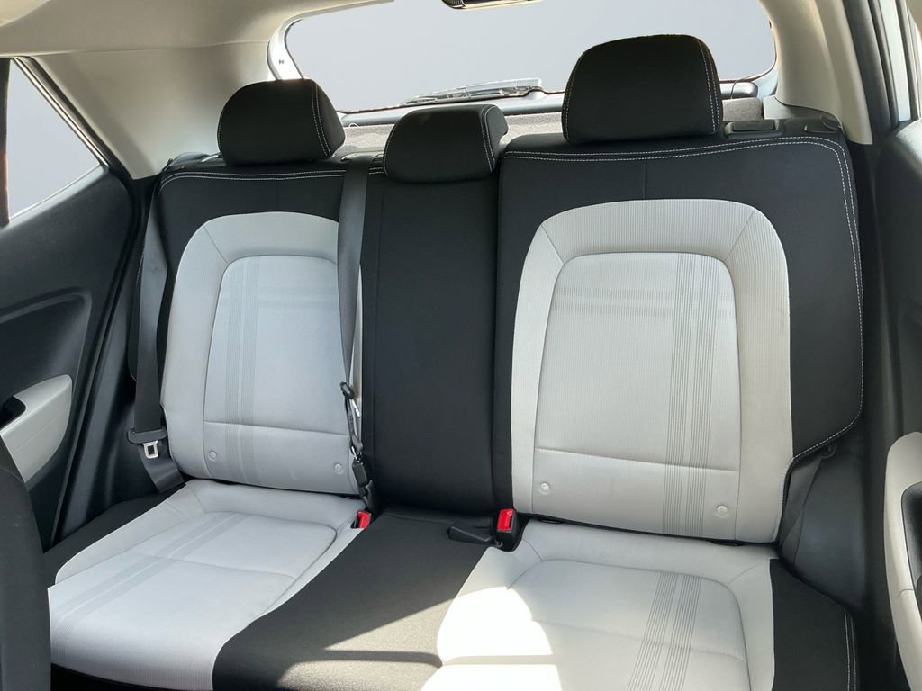 Used 2025 Hyundai Venue SEL FWD image 14