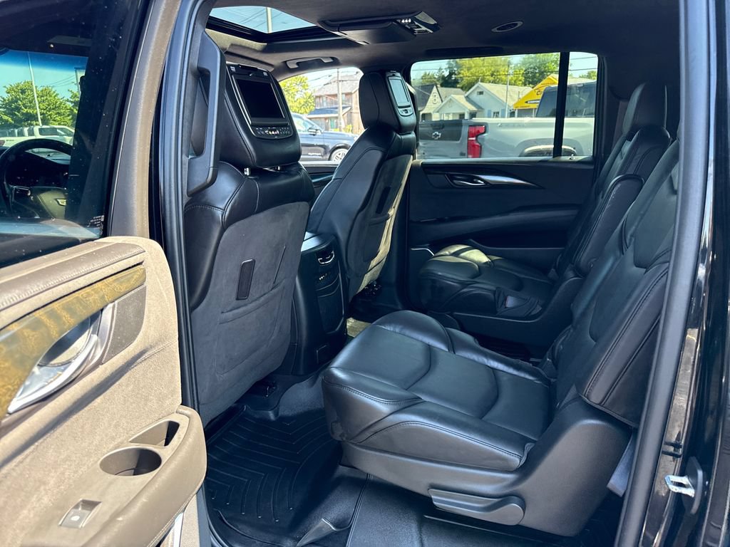 Used 2016 Cadillac Escalade ESV Platinum AWD/4WD image 18