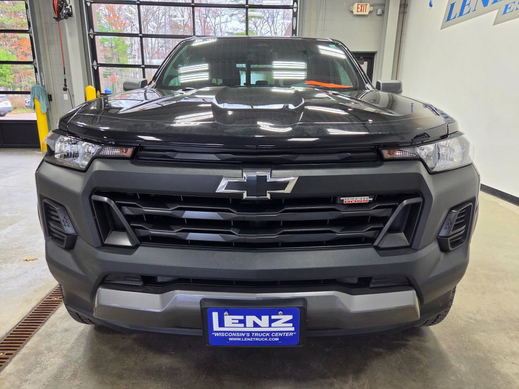 Used 2024 Chevrolet Colorado Trail Boss w/ Advanced Trailering Package AWD/4WD image 3