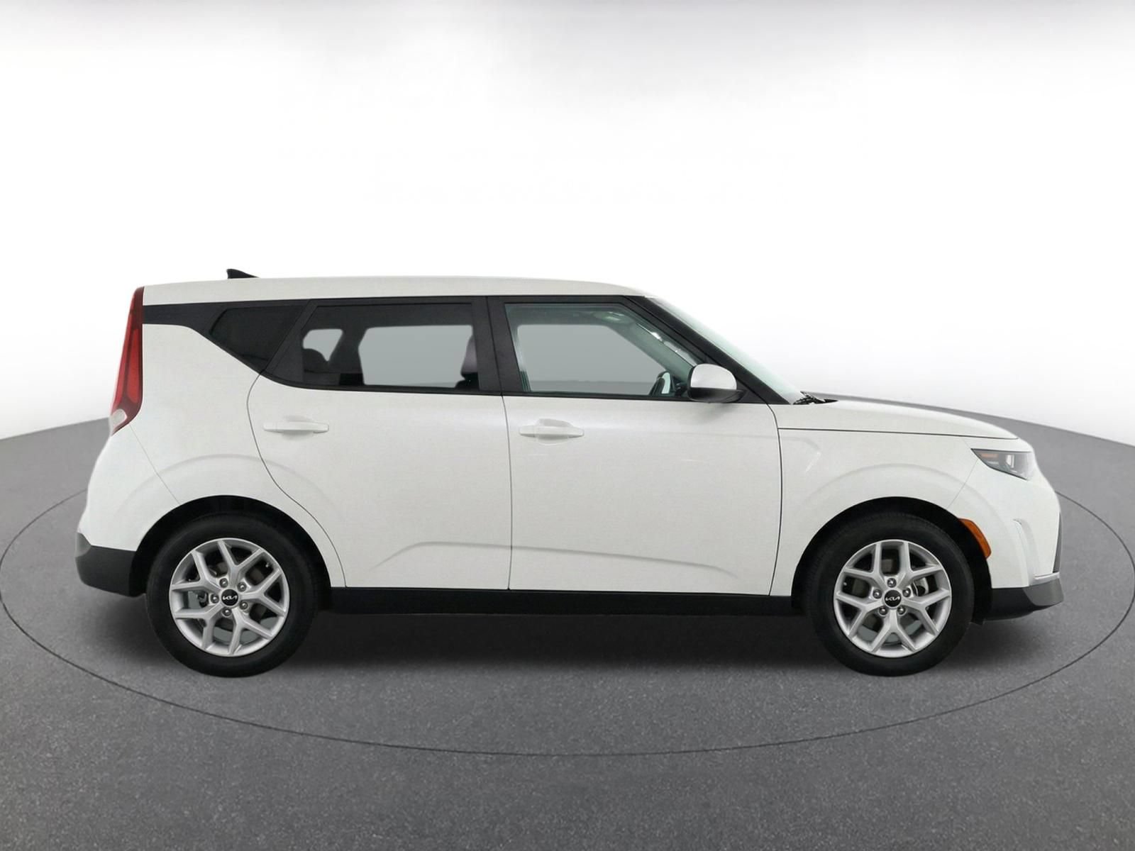 Used 2025 Kia Soul LX w/ LX Technology Package FWD image 10