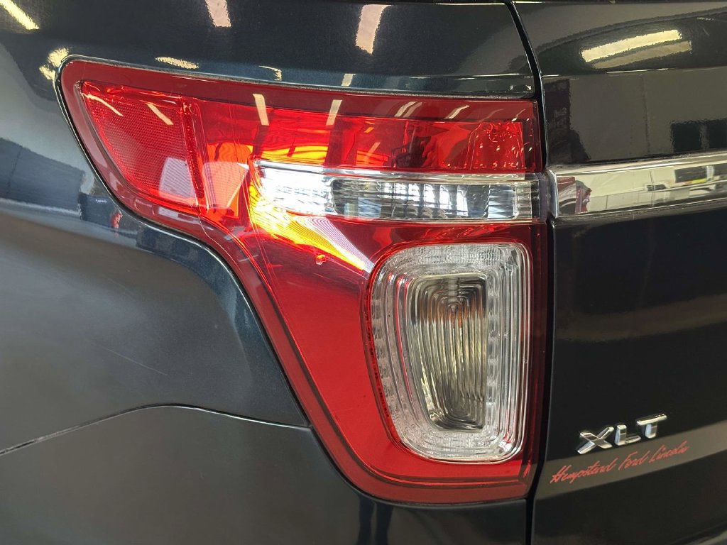 Used 2015 Ford Explorer XLT w/ Equipment Group 202A AWD/4WD image 12