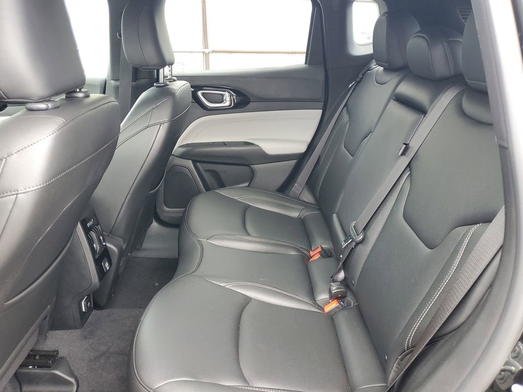 Used 2025 Jeep Compass Limited AWD/4WD image 9