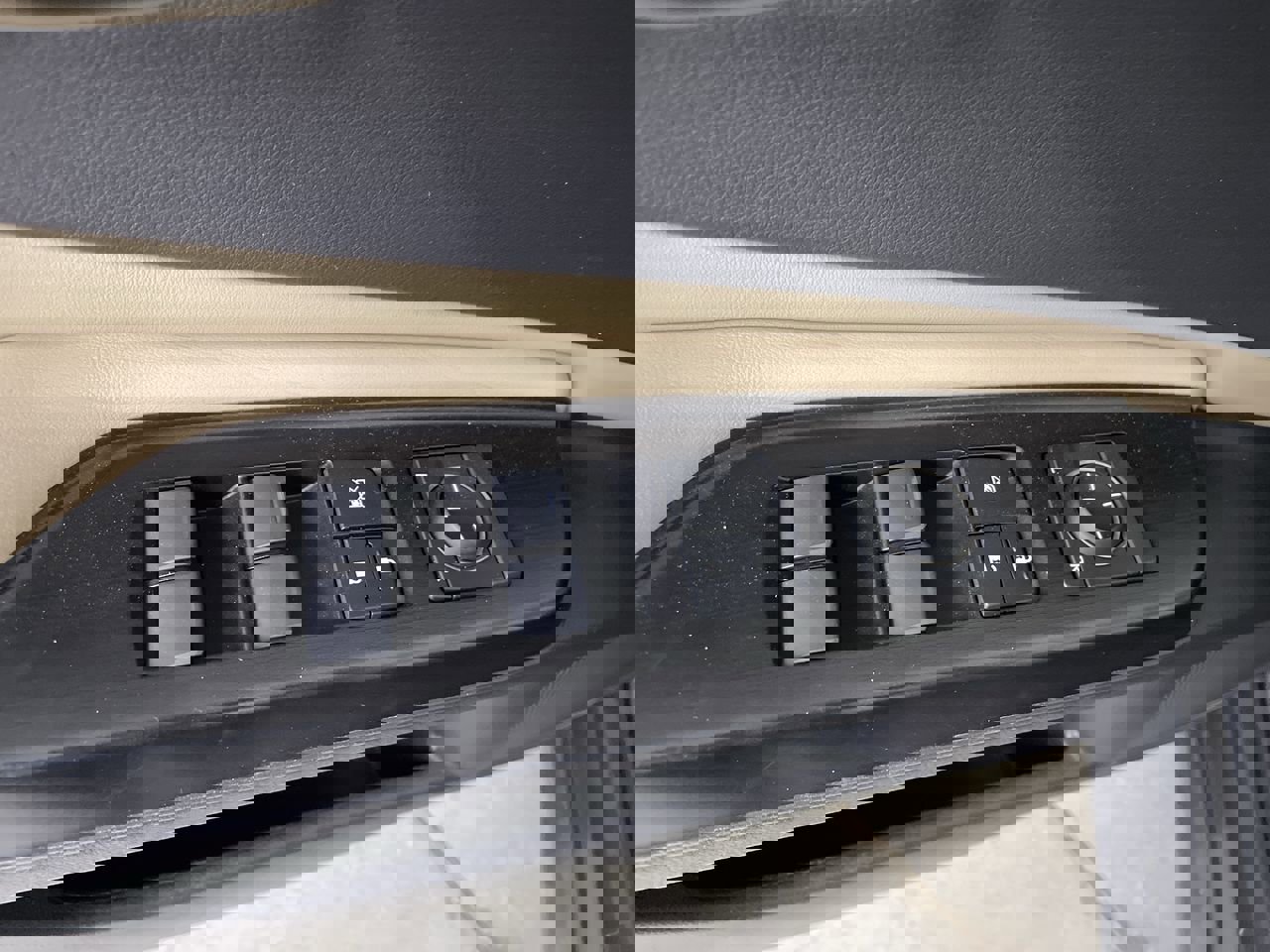 Used 2019 Lexus ES 350 w/ Premium Package image 11