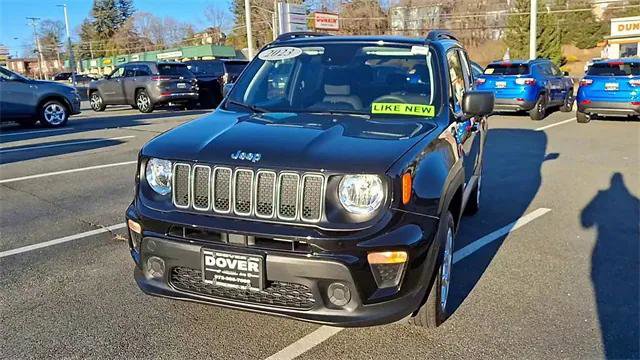 Certified 2023 Jeep Renegade Latitude w/ Sun/Sound Group image 3