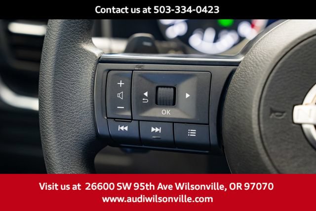 Used 2023 Nissan Rogue S AWD/4WD image 16
