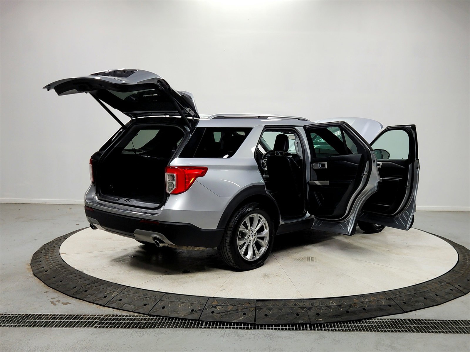 Used 2023 Ford Explorer Limited image 15