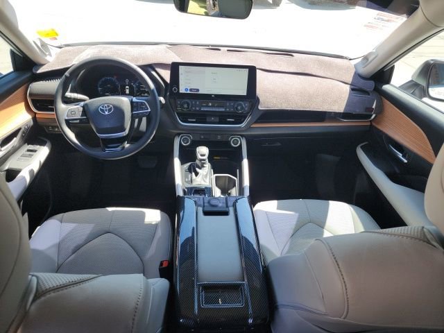 Used 2025 Toyota Grand Highlander FWD image 17