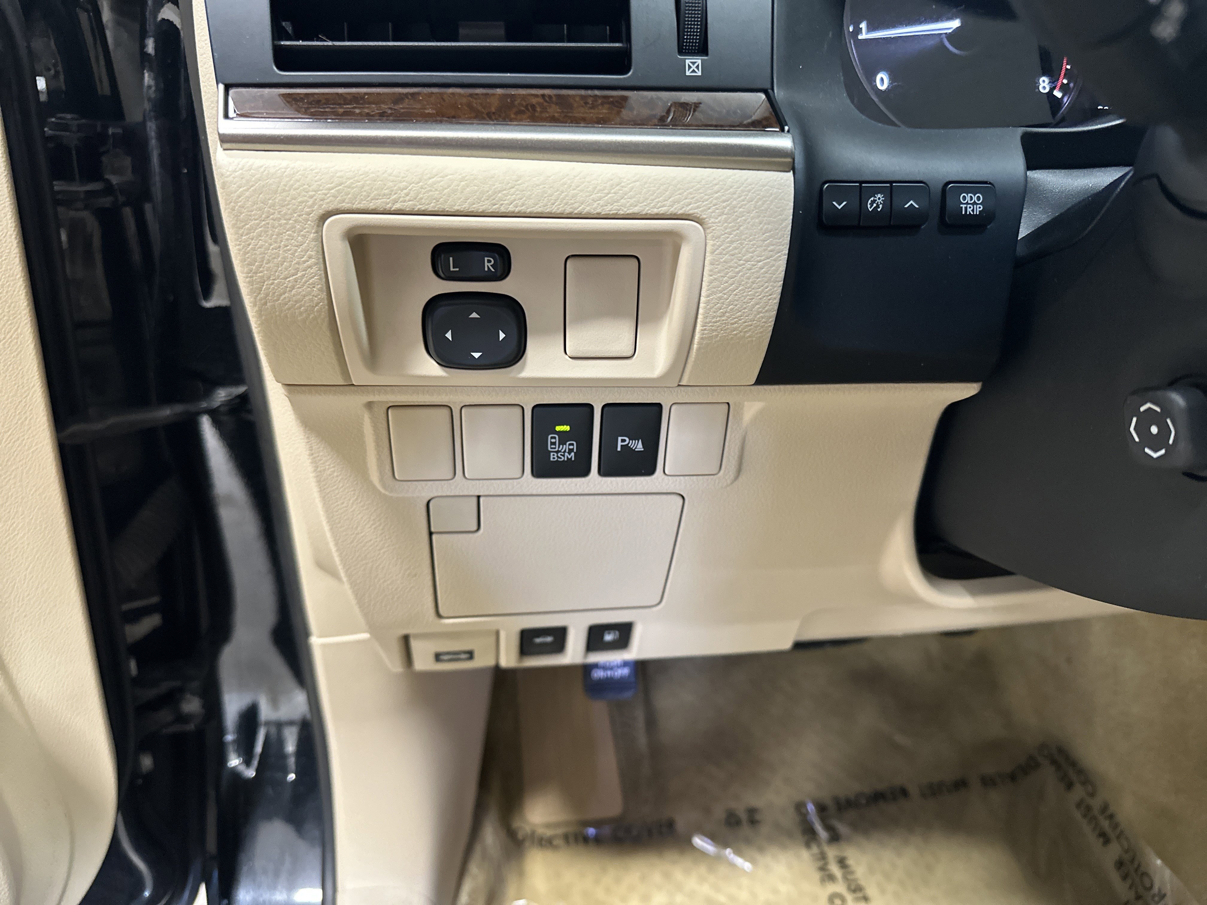 Used 2015 Lexus ES 350 w/ Luxury Package image 37