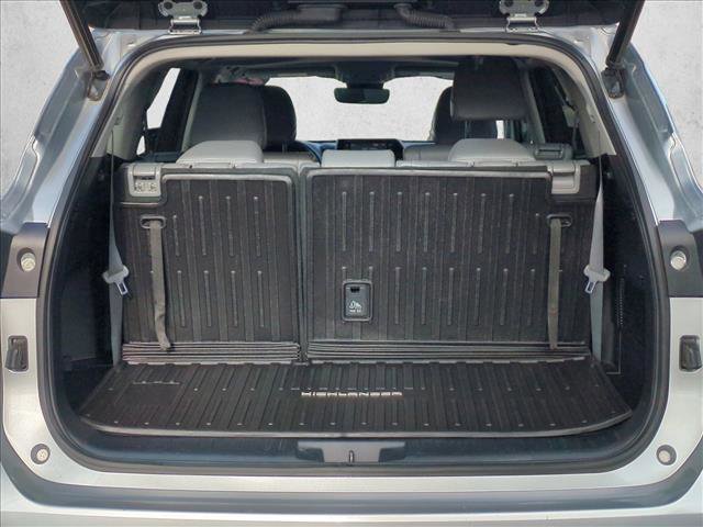 Used 2022 Toyota Highlander XLE AWD/4WD image 6
