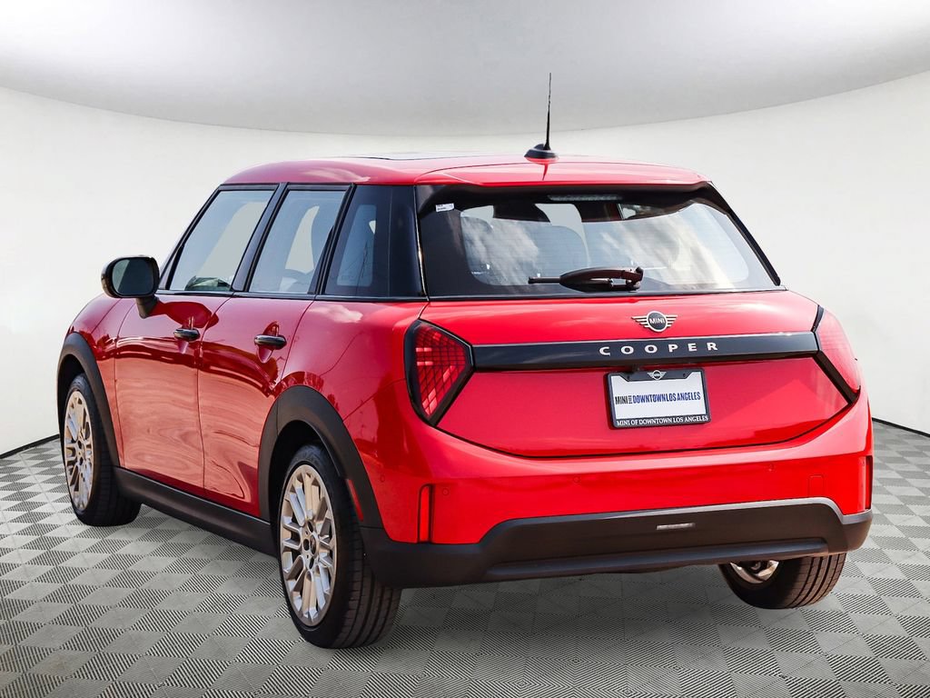 Used 2025 MINI Cooper 4-Door Hardtop FWD image 8
