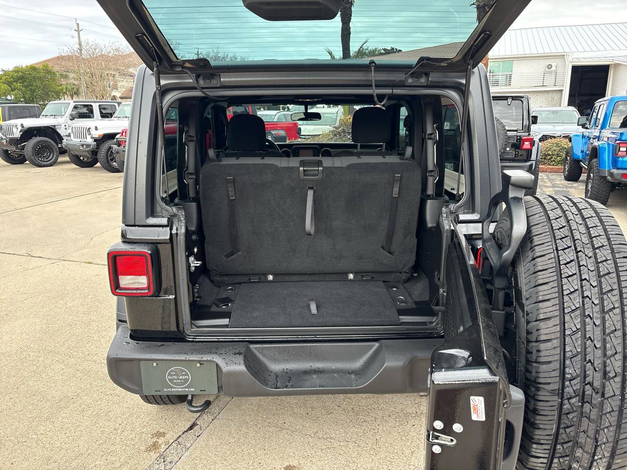 Used 2018 Jeep Wrangler Sport image 13