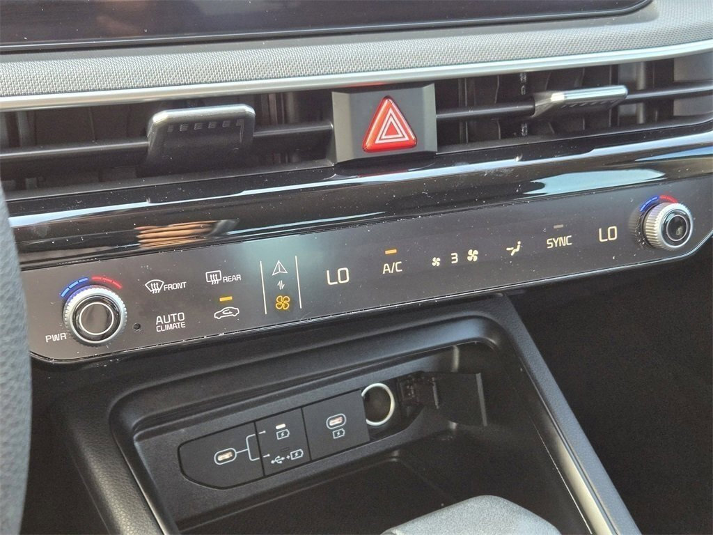 New 2025 Kia K5 LXS image 24