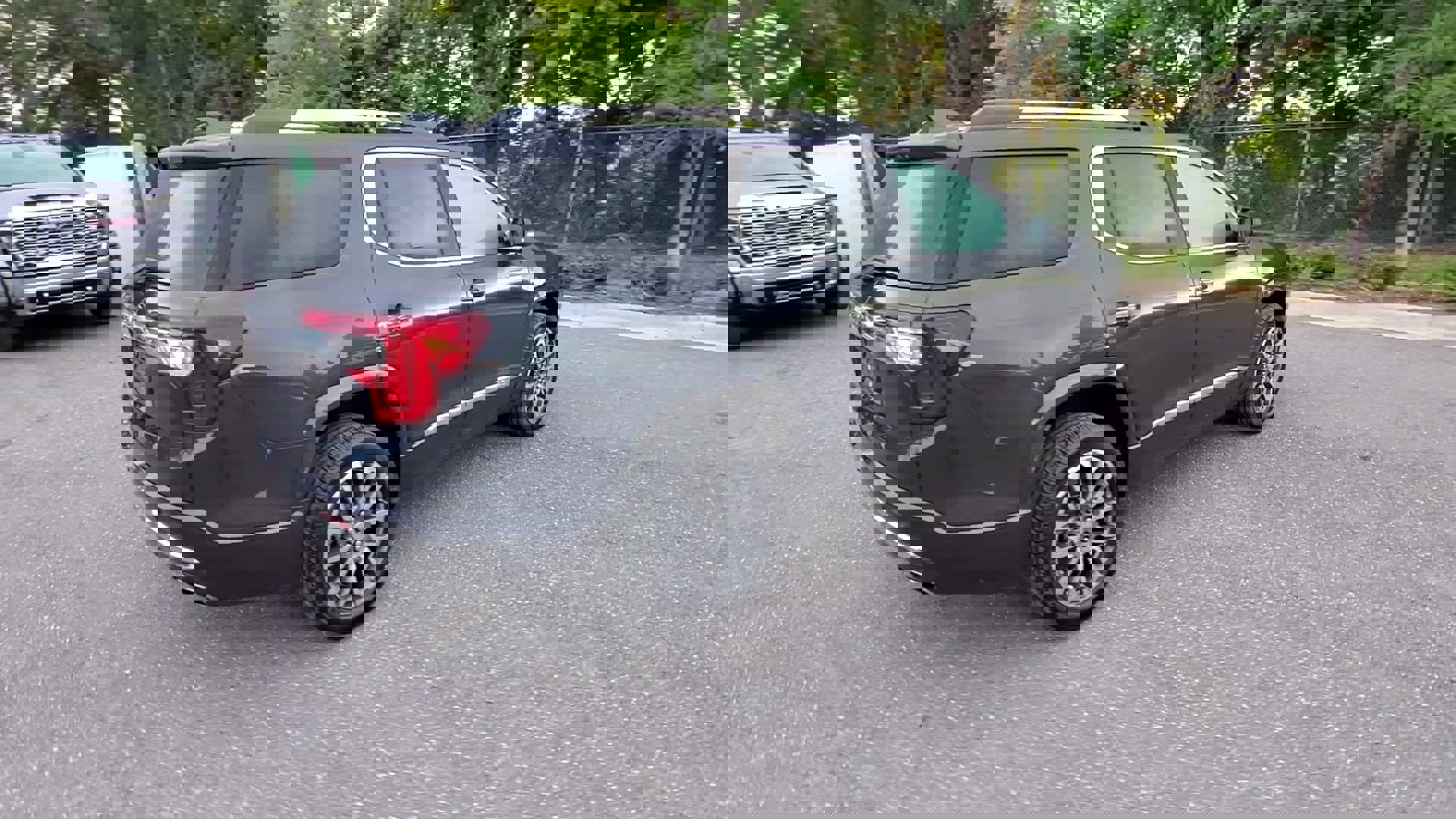 Used 2021 GMC Acadia Denali w/ Denali Technology Package image 48