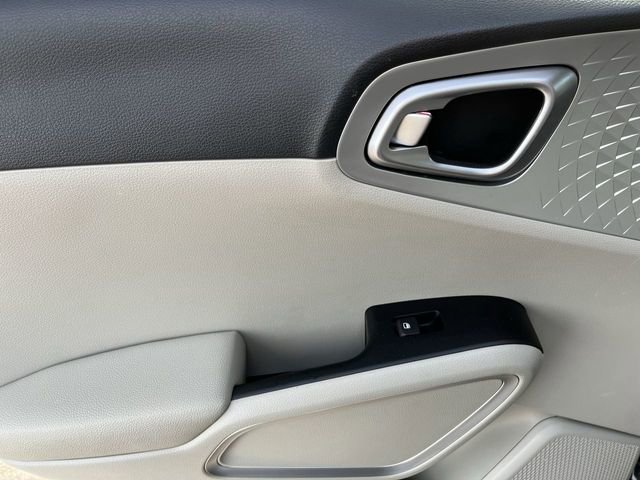 Used 2023 Kia Soul LX w/ LX Technology Package image 18