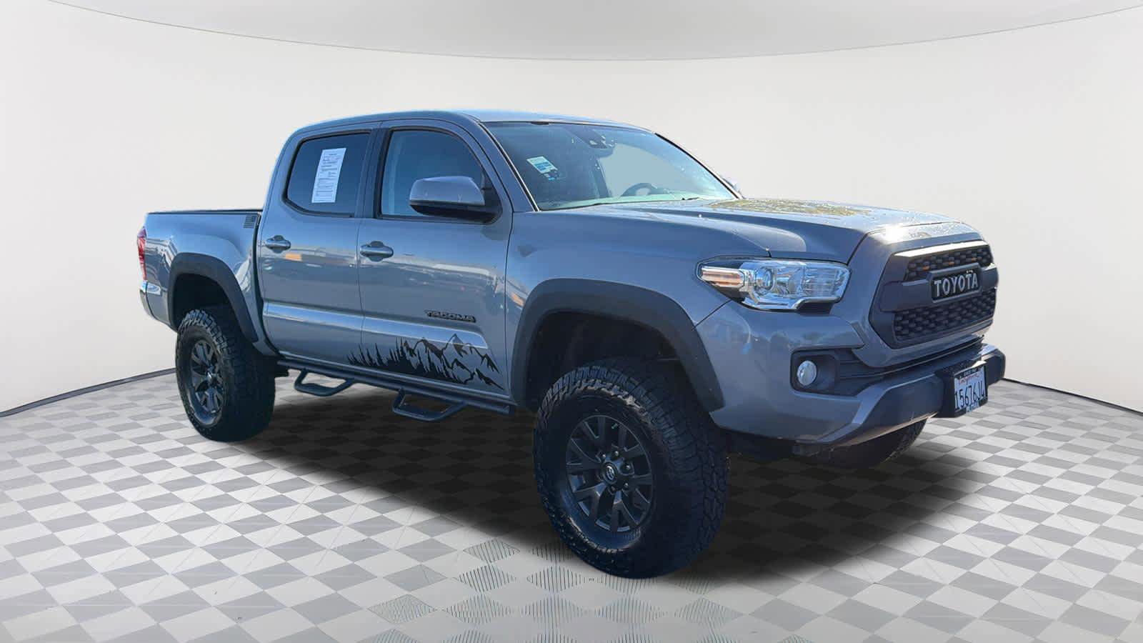 Used 2020 Toyota Tacoma SR5 RWD image 3