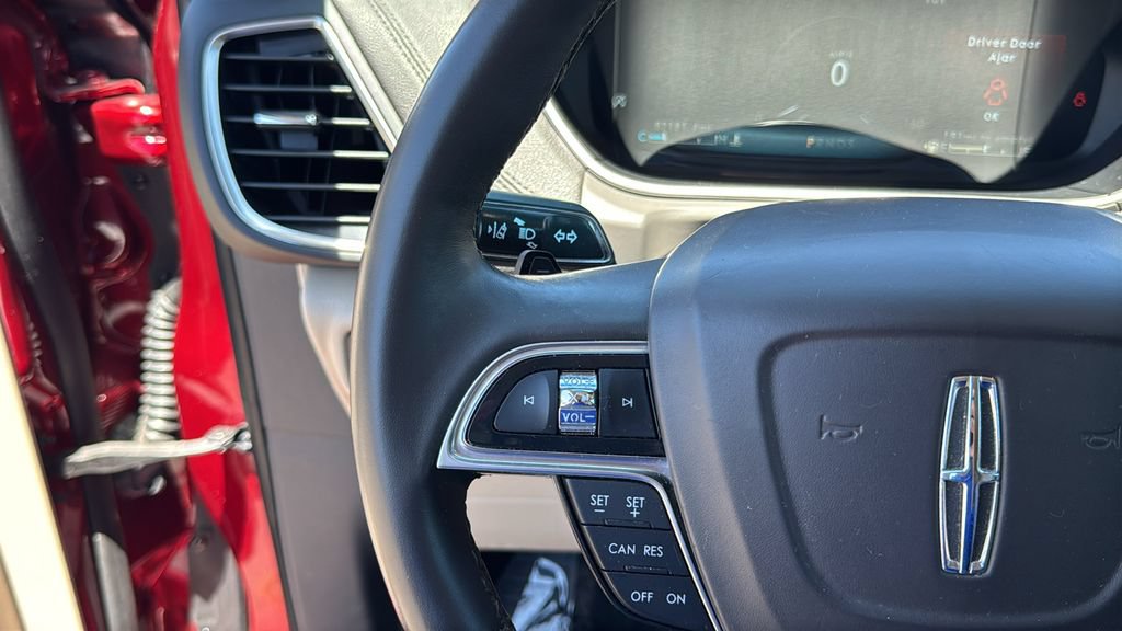 Used 2019 Lincoln Nautilus Select FWD image 11