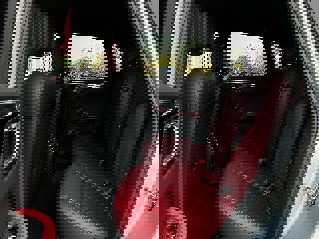 Used 2022 Porsche Macan S image 11